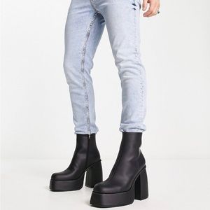 ASOS DESIGN Men’s platform heeled chelsea boots in black faux leather